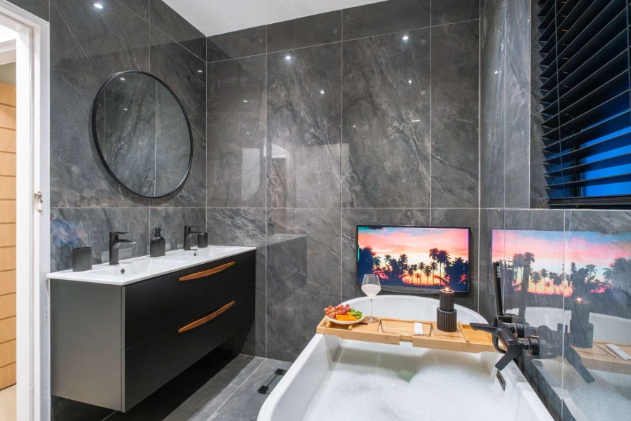 7 Bedroom Property for Sale in Oranjezicht Western Cape